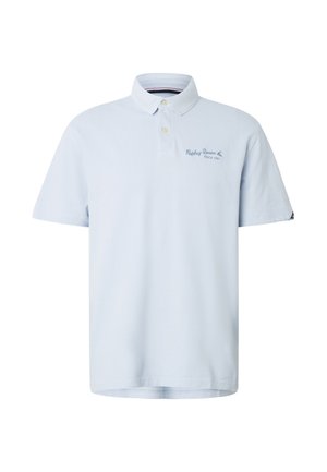 Lichtblauw polo-shirt met korte mouwen, twee knopen en geborduurd "Replay Denim Co. Since 1981"-logo op de linkerborst.