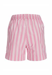 Růžové a bílé proužkované šortky s elastickým pasem, které mají volný střih a hladkou texturu. Krátká vnitřní délka a ohrnutý lem.