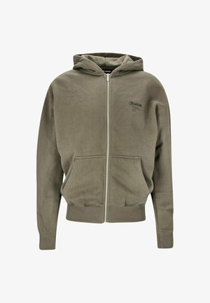 Felpa con cappuccio e zip di colore verde oliva. Realizzata in tessuto morbido, presenta tasche frontali e polsini e orlo a costine, con dettaglio del logo sul petto.