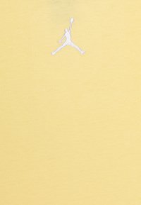Jordan JORDAN ESSENTIALS TEE - Basic T-shirt - light laser orange