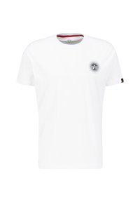 Hvid bomulds t-shirt med korte ærmer, rund crew neck og et sort cirkulært logo på venstre bryst. Blød tekstur og almindelig pasform.