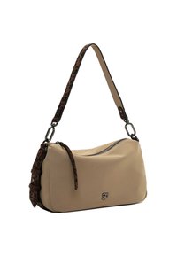 Borsa beigi con chiusura a zip, texture liscia e tracolla regolabile con stampa leopardata, completata da accessori metallici.