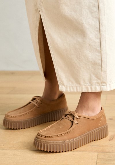 TORHILL BEE - Chaussures à lacets - light tan