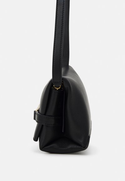 Victoria Beckham MINI CHAIN POUCH LONG STRAP - Sac bandoulière - black