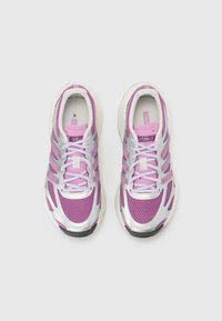 adidas Originals ADIZERO ARUKU UNISEX - Tenisice - silver-coloured/rich mauve/preloved purple