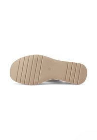 Suela de zapato beige con ranuras horizontales, talla 37 marcada en el centro, aislada sobre fondo blanco.