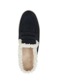 Scarpa slip-on in suede navy con bordo bianco morbido, punta rotonda e soletta beige con lettering dorato. Suola in gomma a profilo basso.