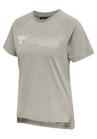 Jasnoszara koszulka z krótkim rękawem z logo "hummel" i napisem "Change the world through sport" w kolorze białym na przodzie.