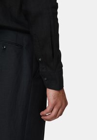 Oscar Jacobson REG FIT BD SIGNATURE - Camicia - black