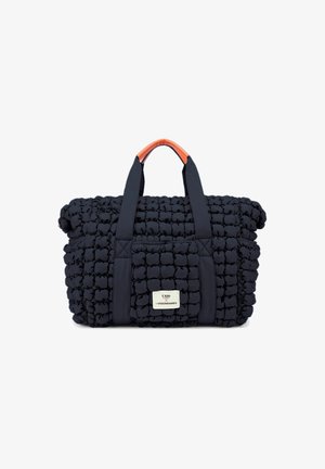 Navy gequiltede tote bag met een oranje accenthandvat, met een voorvak en een logopatch, gemaakt van gestructureerde, gepolsterde stof.