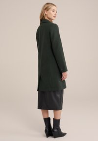 WE Fashion Krátky kabát - green