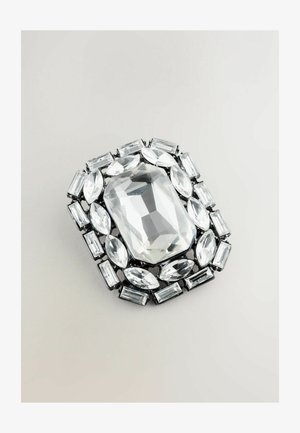 Strassbrosche mit einem großen rechteckigen Kristall in der Mitte, umgeben von Marquise- und Baguette-förmigen Steinen in einer Metallfassung.