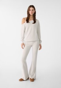 Stradivarius SOFT-TOUCH EXPOSED SHOULDER - Mikina - silver coloured