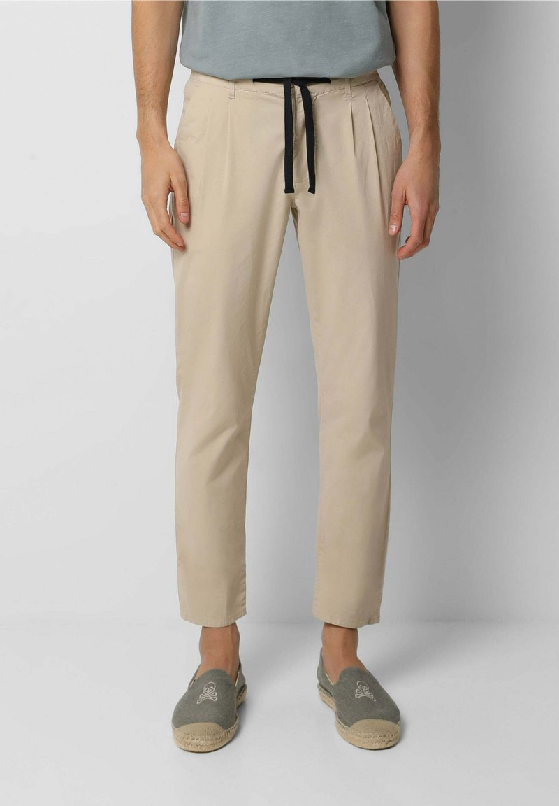 Herren Chinos | Scalpers BRESCIA Stoffhose beige - UB94597 Herren Chinos | Scalpers BRESCIA Stoffhose beige - UB94597