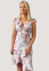 MIDI SHORT SLEEVES WITH FLOWER PRINT - Vapaa-ajan mekko - white apricot