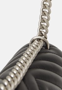 Thumbnail Image 5