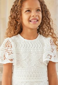 Lipsy FLUTTER SLEEVE REGULAR FIT - Koktailové šaty/večierkové šaty - ivory