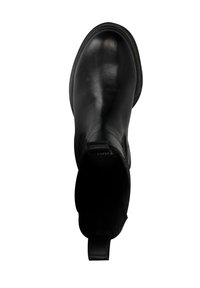 Stivale alla caviglia in pelle nera con finitura liscia, punta arrotondata, pannelli elastici laterali e una linguetta sul retro per un facile indossamento.