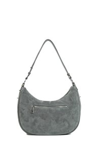 Borsa in suede grigio caratterizzata da una forma curvata, una singola tracolla e una tasca con zip sul davanti, con dettagli in metallo.