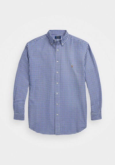 Camisa de mangas longas em padrão xadrez azul e branco com colarinho abotoado. Apresenta um pequeno logo no peito e um design de corte regular.