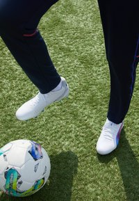 KING ULTIMATE FG/AG  - Nogometne kopačke za čvrstu podlogu - white/bluemazing/flat light gray/sunset glow