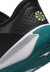 Nike Performance OMNI MULTI COURT UNISEX - Sapatilhas - black/barely volt brt spruce-white