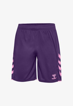 Lilla sportsshorts med lyserøde chevronstriber på siderne og lyserødt Hummel-logo på højre forben, elastisk taljebånd.