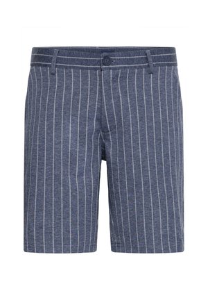 Tummansiniset shortsit, joissa on vaaleat pystysuorat raidat. Valmistettu pehmeästä kankaasta, varustettu nappikiinnityksellä ja vyölenkeillä. Muotoiltu malli, polven mittainen design.