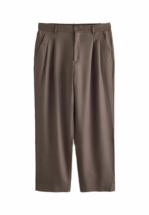 Pantalon marron à jambes droites avec plis, poches latérales, passants de ceinture, fermeture par bouton et taille arrière élastique, présenté sur fond blanc.