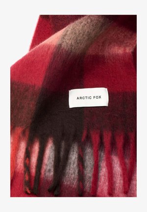 Écharpe à carreaux rouge et gris en laine douce, avec des bords frangés et une étiquette blanche portant "ARCTIC FOX" imprimé en noir.