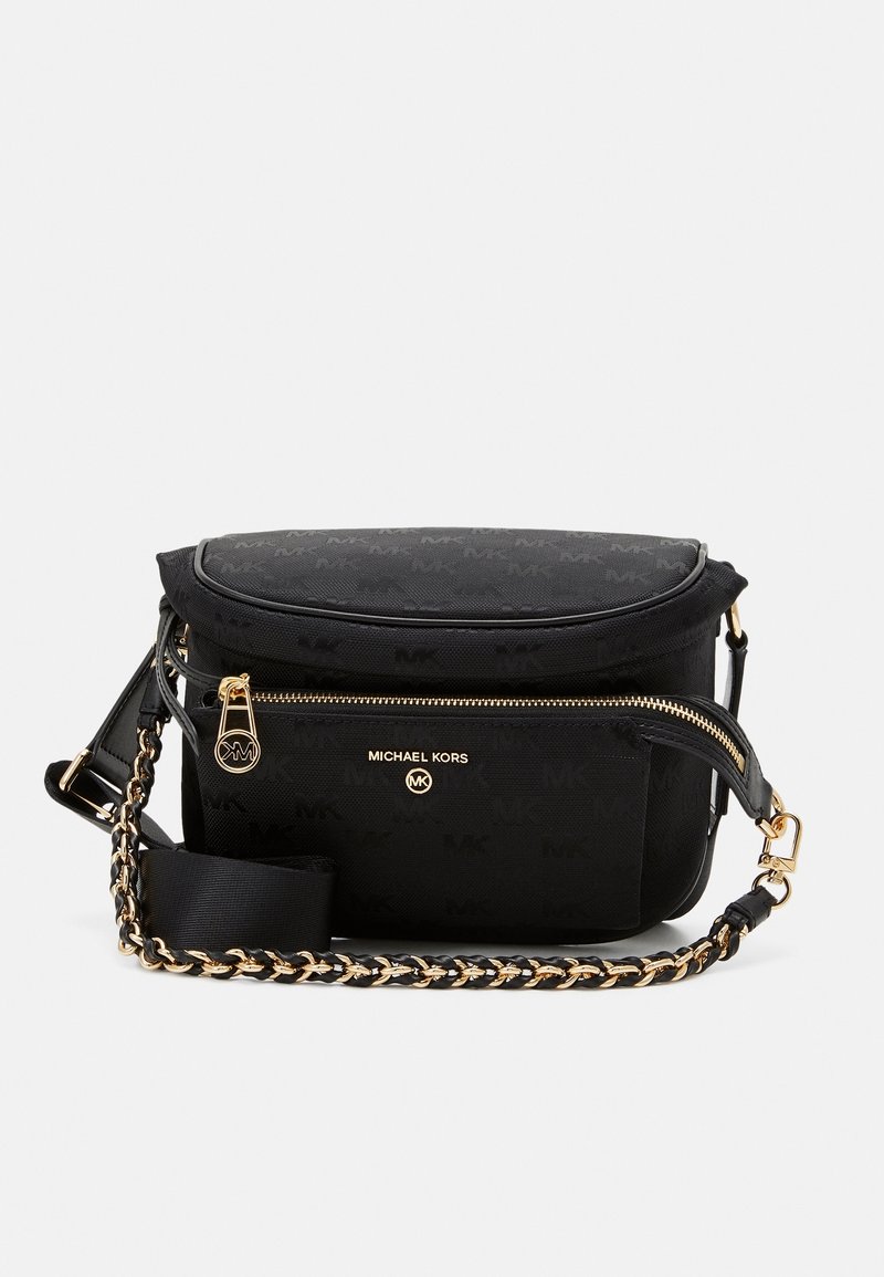 Sac bandoulière noir Michael Kors avec bandoulière chaîne dorée, poche avant zippée et motif de logo imprimé subtil.