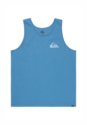 Débardeur en coton bleu avec un col arrondi et un logo sur la poitrine. Le tissu a une texture lisse et un design décontracté.