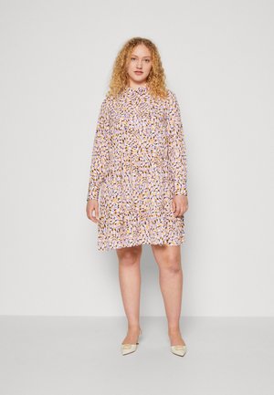 Pieces Curve PCBERNICE SHIRT DRESS  - Vestito casual - papaya