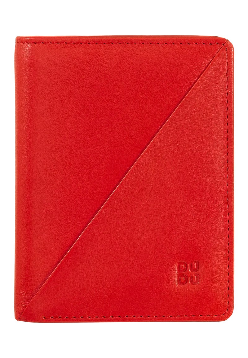 Portafoglio in pelle rossa con un design geometrico, caratterizzato da una consistenza liscia e un logo impresso nell'angolo in basso. Chiusura a pieghevole.