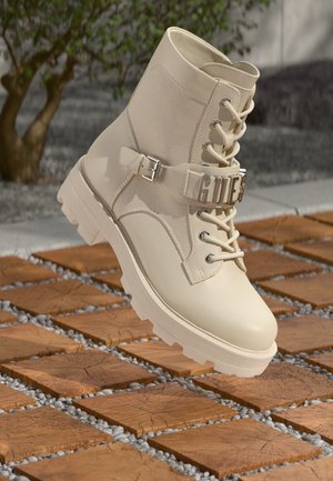 Guess YANZY2 - Botines con cordones - ivory