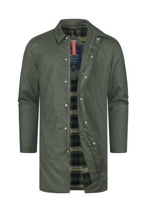 Olivgrüner Mantel mit Knopfleiste, ausgestattet mit einem karierten Innenfutter in Gelb und Schwarz. Zwei seitliche Taschen und ein Markenetikett.