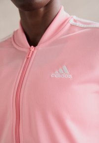 adidas Sportswear ESSENTIALS 3-STRIPES - Treniņtērps - semi pink spark/white