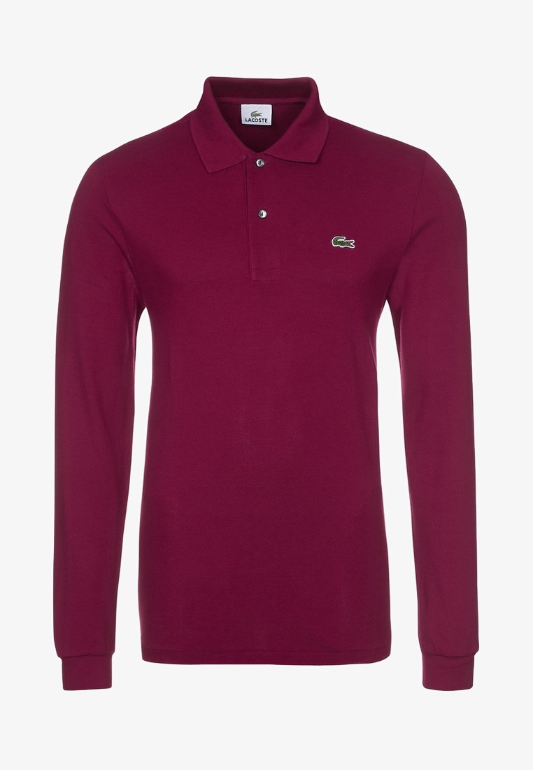 Camisa polo de manga larga burdeos de algodón, con un cuello clásico, tapeta de tres botones y un acento del logo verde de Lacoste.