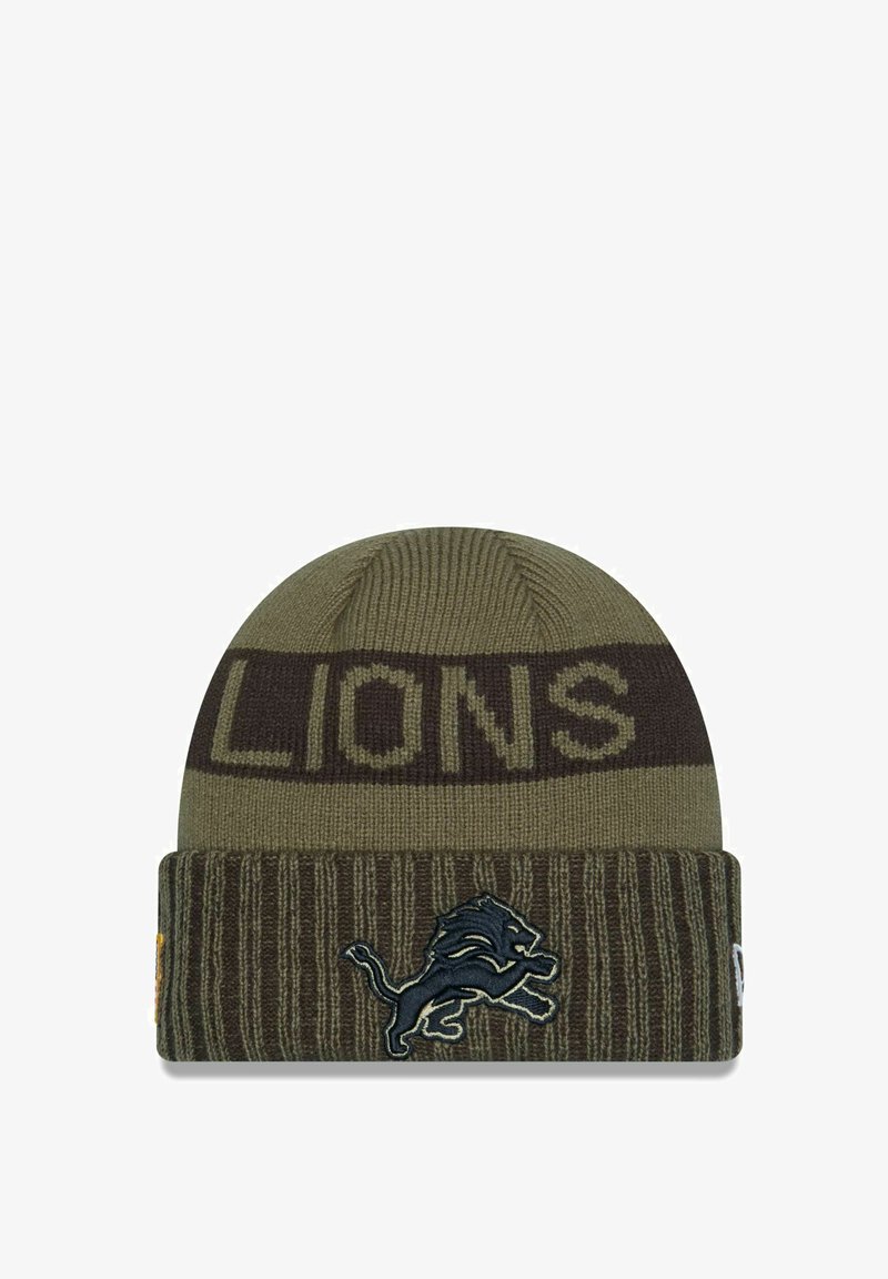 Bonnet en tricot vert avec une bande marron foncé portant le texte "LIONS" et un logo de lion brodé sur le revers.