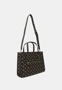 Sac fourre-tout noir avec motif doré, deux poignées et une bandoulière détachable. Dispose d'une poche zippée à l'avant et d'une surface texturée.