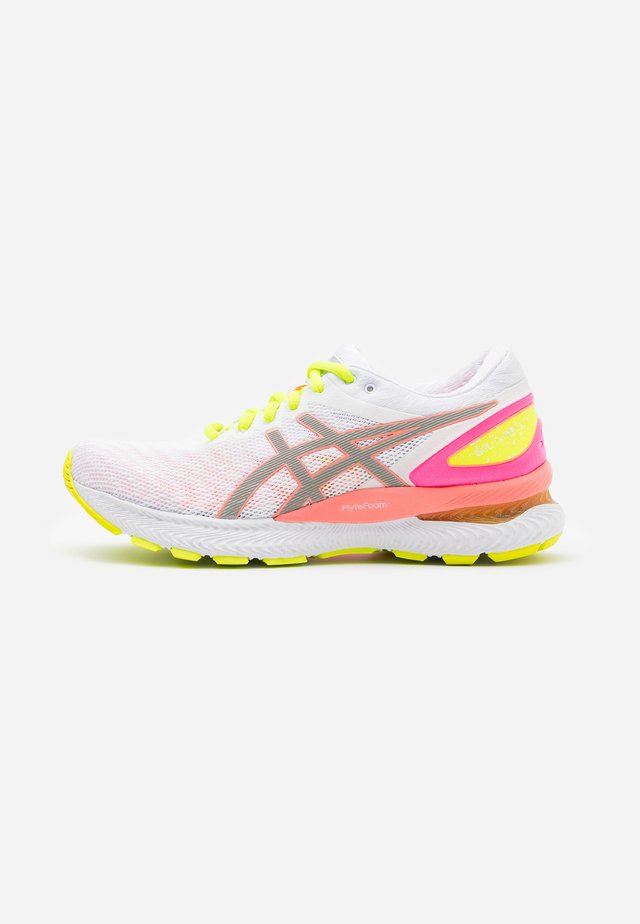 GEL-NIMBUS 22 SUMMER LITE SHOW - Chaussures de running neutres - white/sun coral