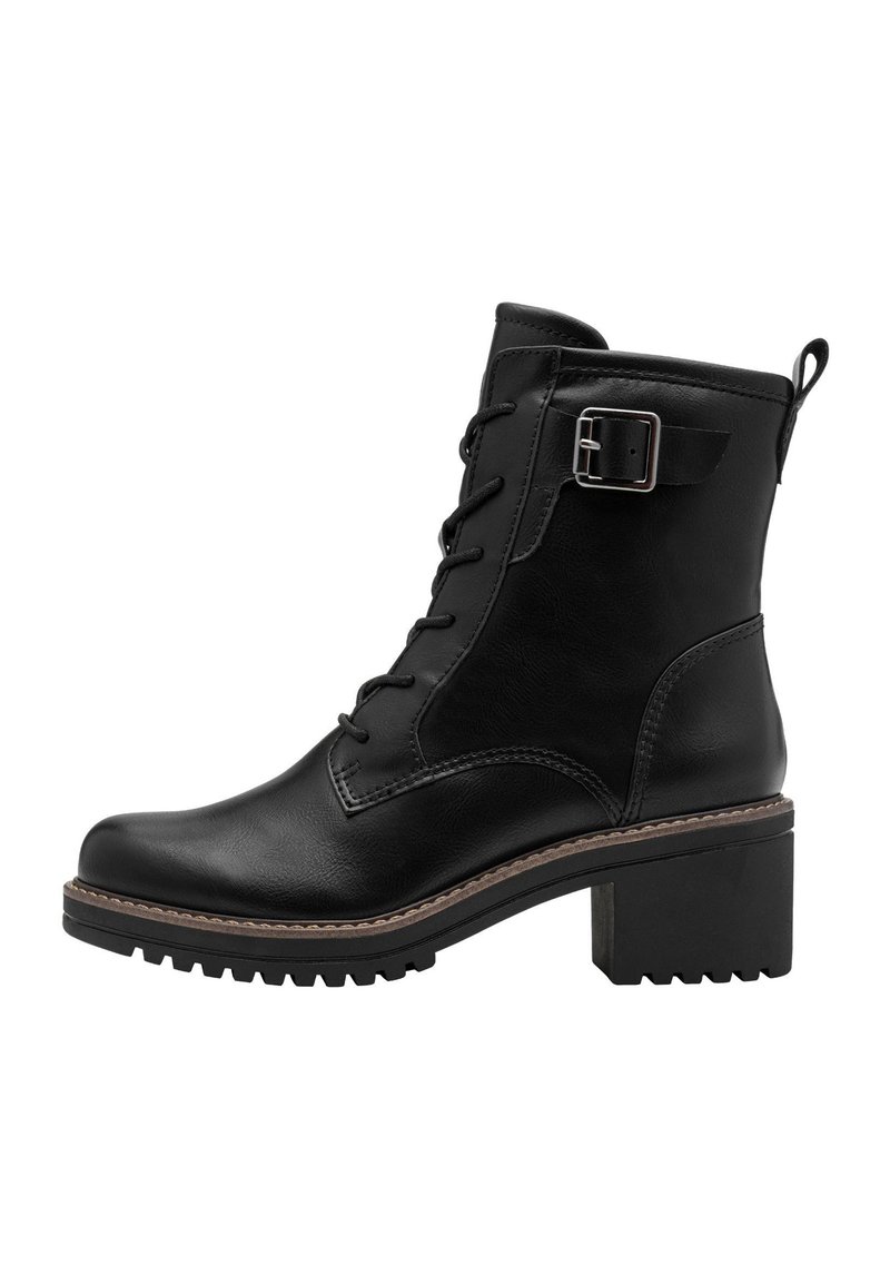 Bottines en cuir noir avec un bout rond, un laçage à l'avant et un détail de boucle sur le côté. Dotées d'une semelle robuste et d'un talon carré.