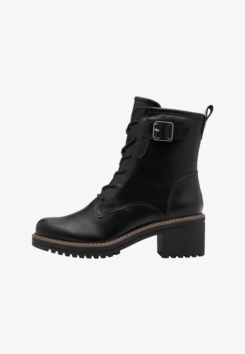 Bottines en cuir noir avec un bout rond, un laçage à l'avant et un détail de boucle sur le côté. Dotées d'une semelle robuste et d'un talon carré.
