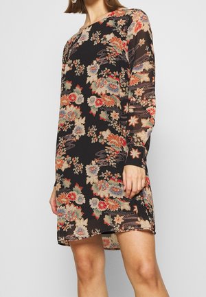 Schwarzes Kleid mit langen Ärmeln und einem Blumenmuster in Rot, Blau und Creme, gefertigt aus leichtem, fließendem Material.