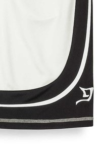 Czarny i biały sportowy t-shirt na ramiączkach z okrągłym dekoltem, gładkiego materiału, kontrastowymi wykończeniami i małym logo w dolnym prawym rogu.