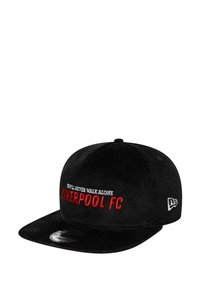 Schwarzcord-Kappe mit gesticktem Text "DU WIRST NIE ALLEINE GEHEN" und "LIVERPOOL FC" in Rot und Weiß. Gekrümmter Schirm, New Era-Logo an der Seite.