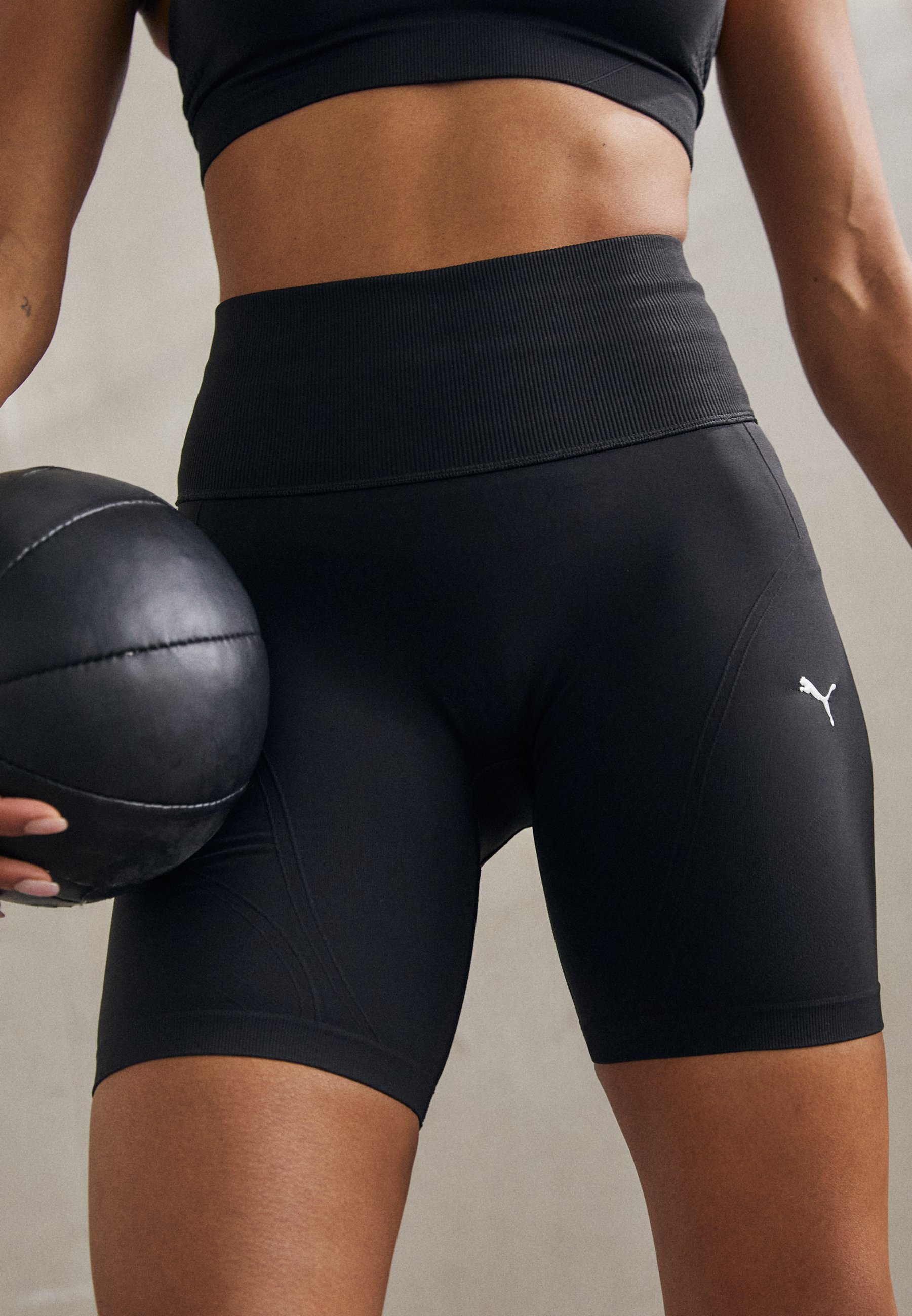 PUMA×UEG SHORTS AND LEGGINGS      UNISEX ESS 7