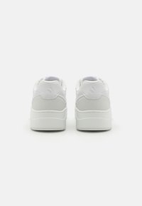 Skechers UNO COURT - Sneaker low - white