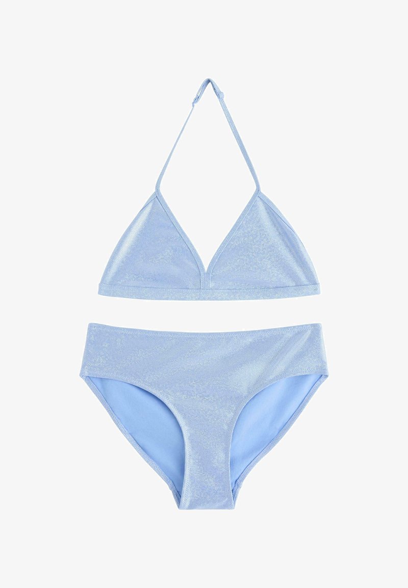 Niebieski zestaw bikini z trójkątnym stanikiem na cienkich ramiączkach oraz dopasowanymi wysokimi majtkami, obydwa o subtelnej błyszczącej strukturze.