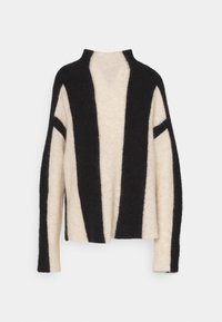 Pull en maille beige et noire à manches longues avec des rayures verticales noires sur le devant et les manches, col rond et coupe décontractée.